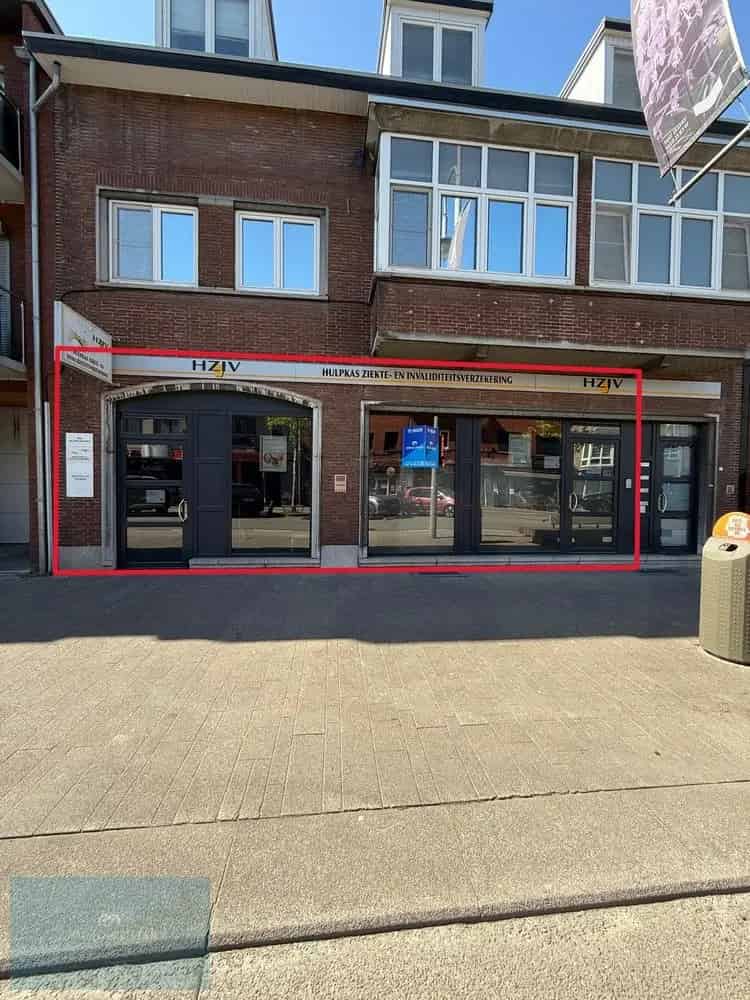 📢 Te huur: Handelspand op toplocatie – Stalenstraat 42, Genk