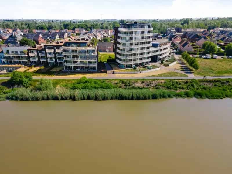 Instapklaar appartement 2 slaapkamers terras 30m2 waterzicht
