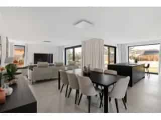 Villa te koop Beerse - Nieuwbouw met Zwemvijver en Kantoor