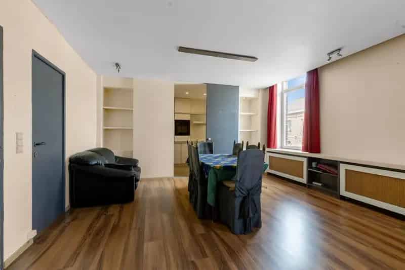 Grote eigendom met 5 kamers, garage en grote tuin!