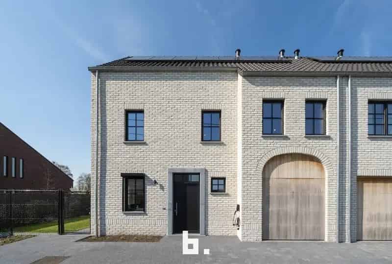 Magnifiek afgewerkte BEN-woning met inpandige garage op een mooi perceel van 730 m²