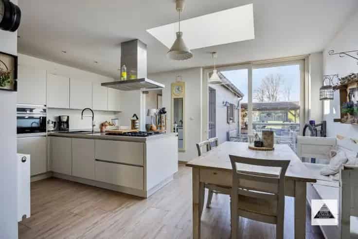 Gerenoveerde gezinswoning 4 slaapkamers Grote Tuin Terras