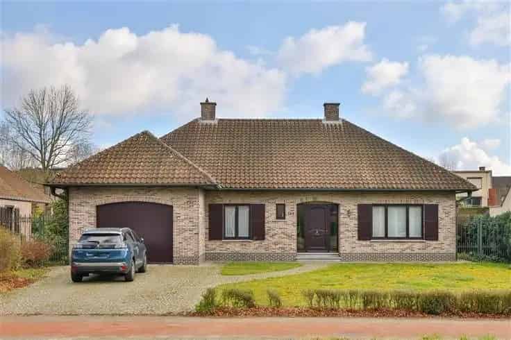 Ruime Villa te Koop in Edegem met Uitbreidingsmogelijkheden