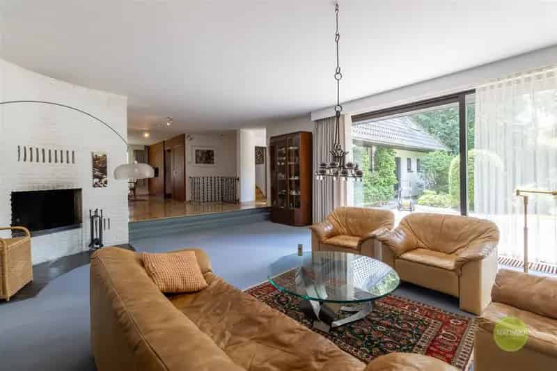 Karaktervolle villa in groene oase in de Europese wijk te Mo