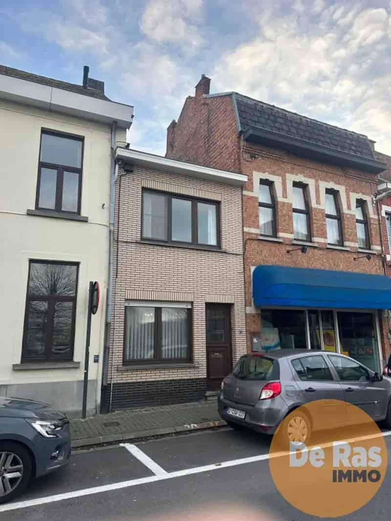 Huis te huur in LEde centrum: Op te frissen gezinswoning