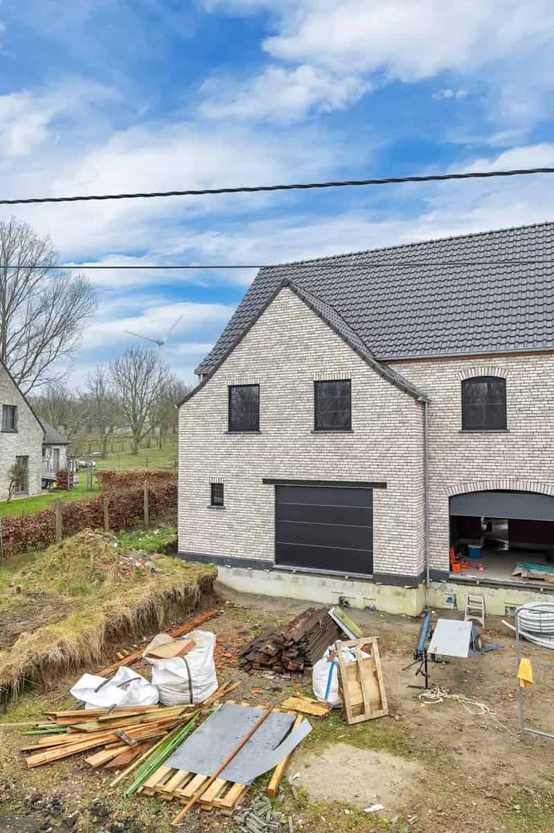 Halfopen nieuwbouwwoning op een prachtig perceel