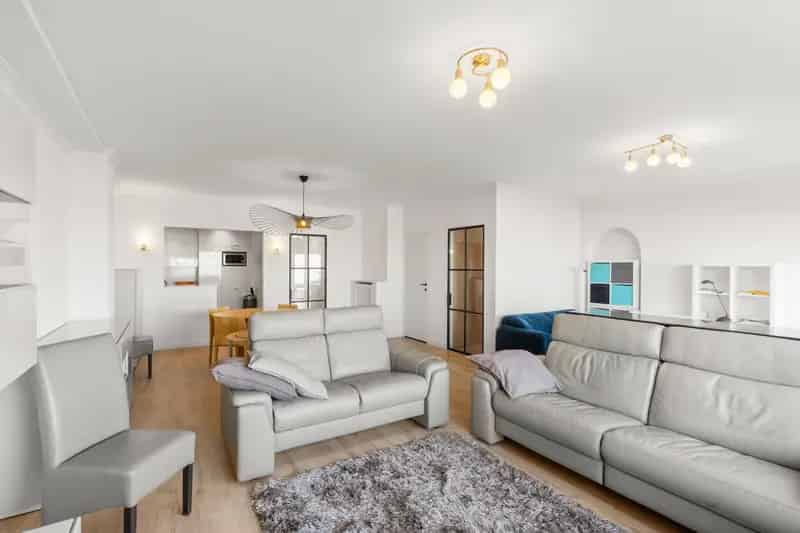 Ruim 3 slaapkamerappartement te koop met frontaal zeezicht op de Zeedijk te Middelkerke