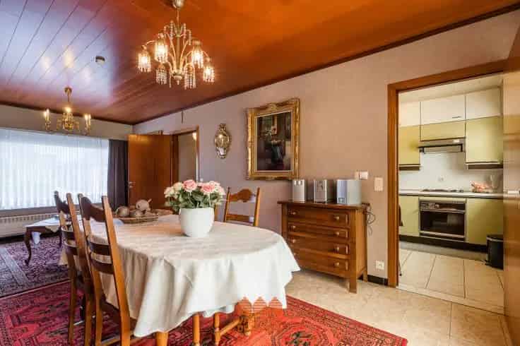 Huis Te Koop Eeklo: Ruime gezinswoning met tuin