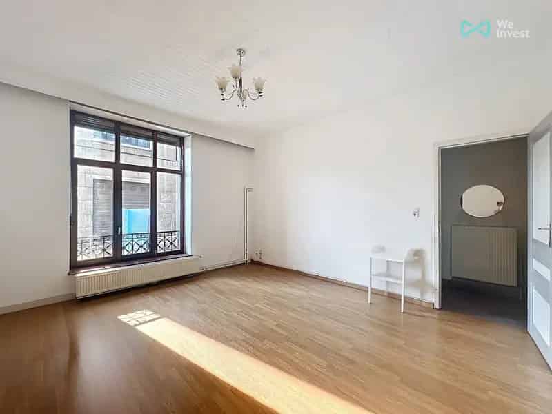 Huis met zes slaapkamers in Saint-Josse-ten-Noode