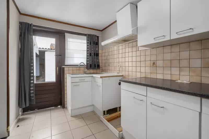 Huis te koop Impe: 3 slaapkamers, garage, te renoveren