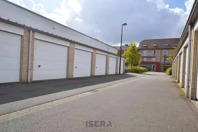 Garagebox in perfecte staat op TOPlocatie in Sint-Andries