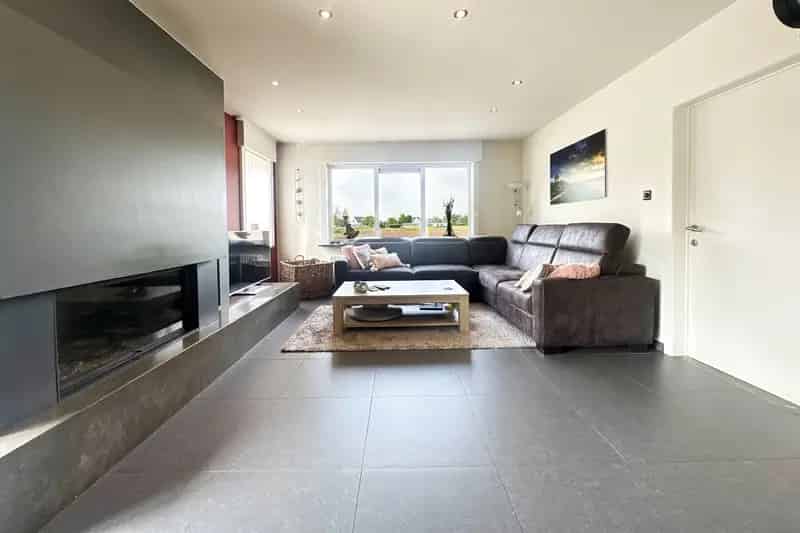 Instapklare woning met landbouwgrond in Assebroek