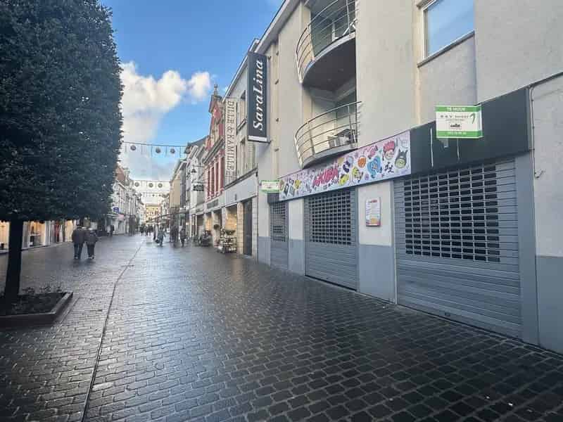 Uitstekend gelegen handelspand 150m², met 137m² opslagruimte en keuken