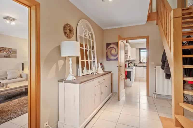 Ruime villa (200m²) voorzien van drie slaapkamers, zwembad en tuin op toplocatie in Wommelgem!