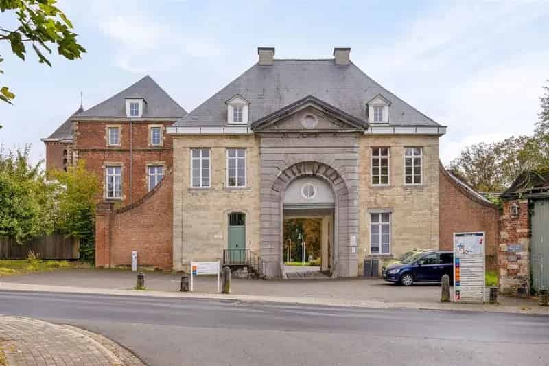 Garage staanplaats te huur in recent gebouw