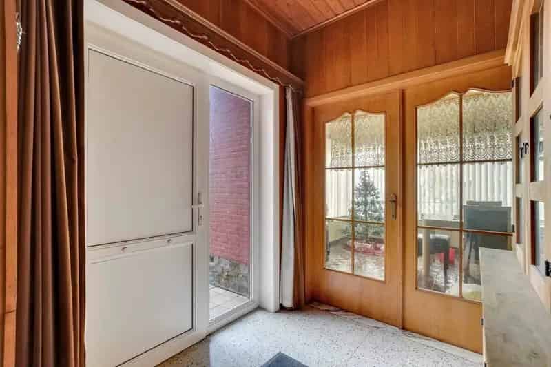 Bungalow met vier slaapkamers en ruime tuin