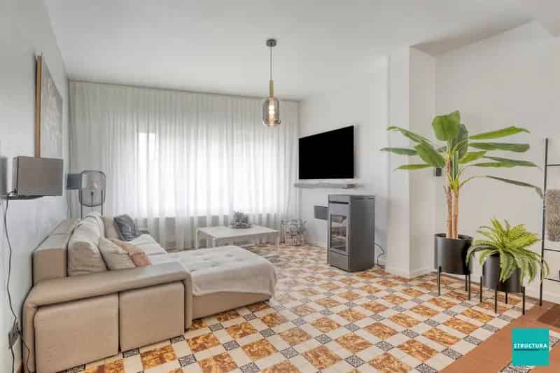 Ruime 4 Slaapkamer Huis te Huur Denderhoutem 235m²