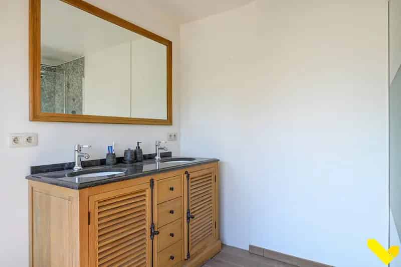 Gerenoveerde Woning Nabij De Autosnelweg