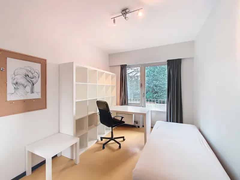Opbrengsteigendom - 5 Appartementen - Garageboxen - Kelders