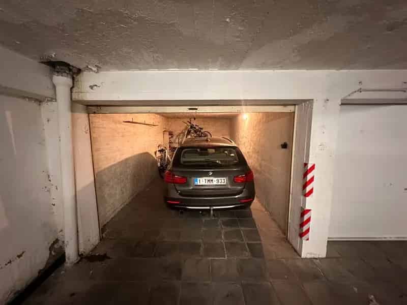 Ruime garagebox vlakbij het strand