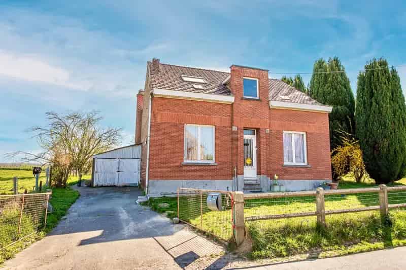 Te renoveren woning met 82 are grond Sint-Pieters-Leeuw
