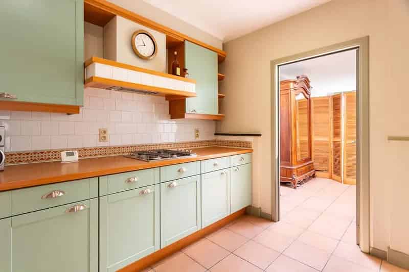 Ruime en lichtrijke woning met garage te Edegem