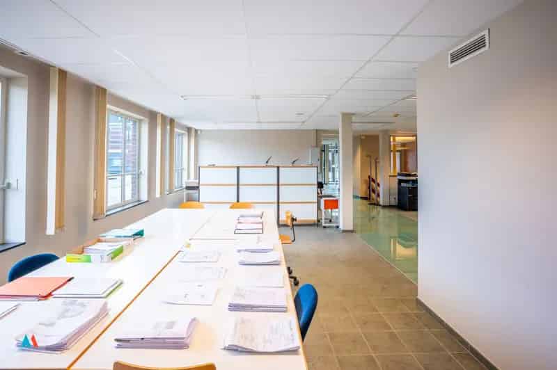 Kantoor met 8 parkeerplaatsen