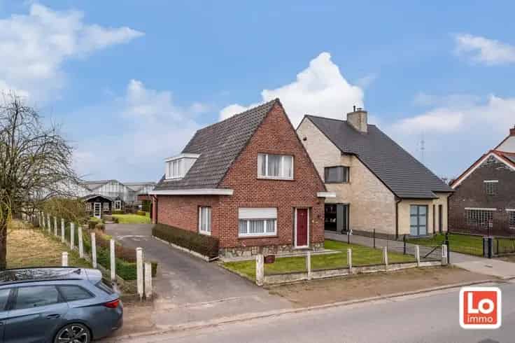 Huis Te Koop Te Renoveren Met Garage En Ruime Tuin
