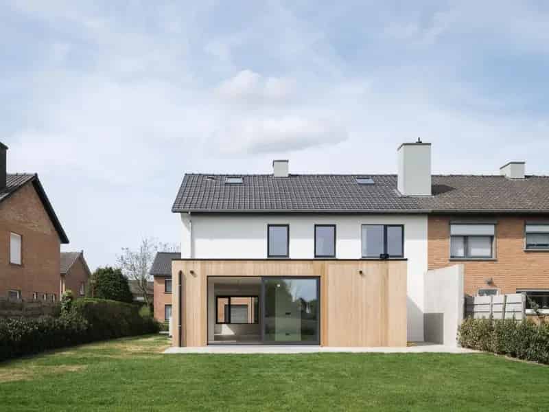 Hoogwaardig gerenoveerde gezinswoning met 4 slaapkamers en landelijke zichten – nabij station Hansbeke