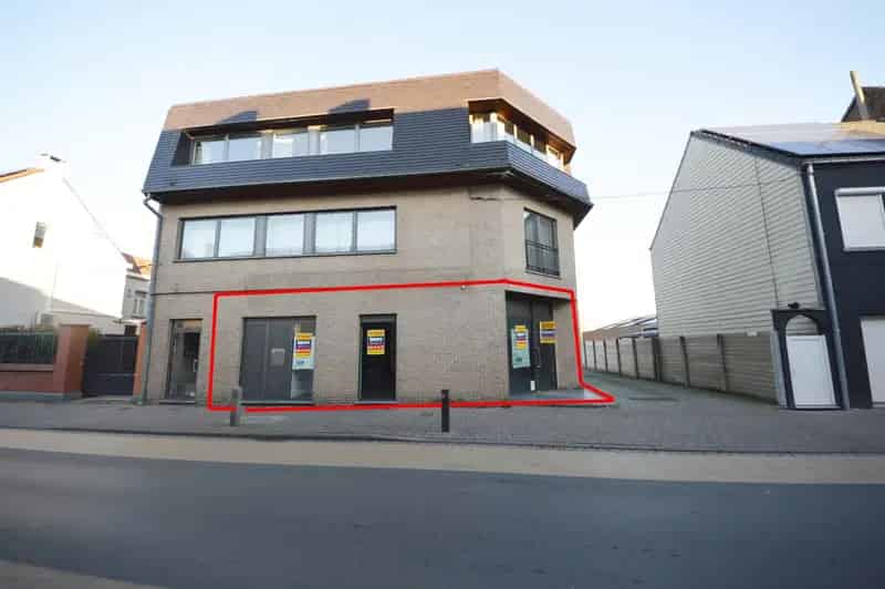 INSTAPKLARE PRAKTIJK 422 M2 MET 12 PARKINGS