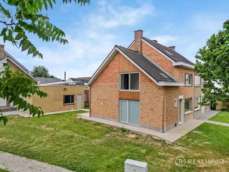 Instapklare topper met garage in Zwevegem!