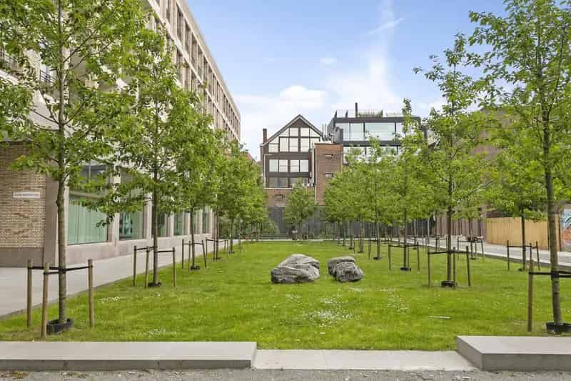 ANTWERPEN - Handelsruimte met mezzanine