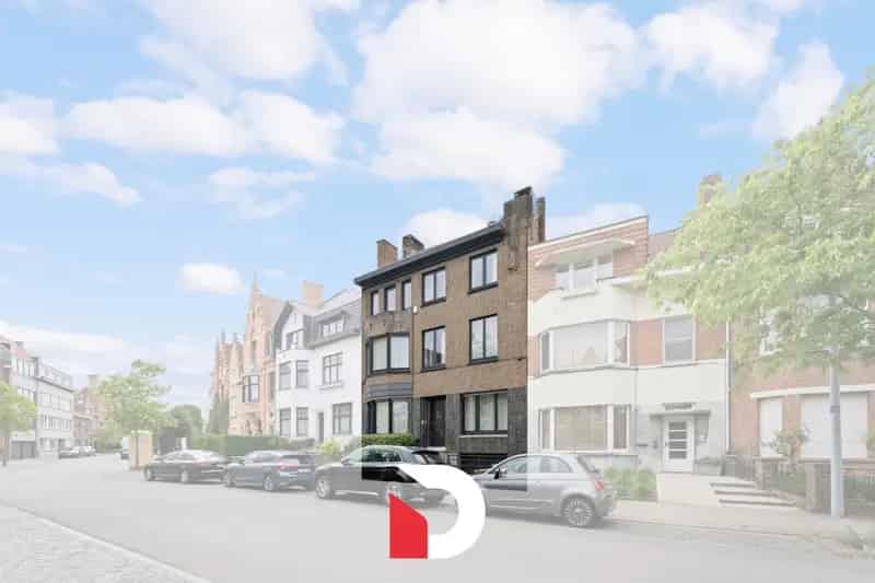 Modernistisch herenhuis te Christus Koning te huur
