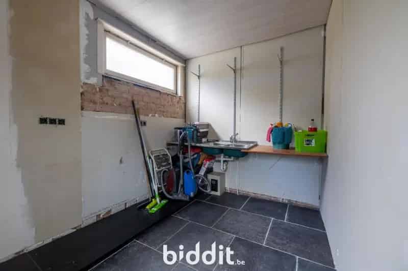 VERDER TE RENOVEREN WONING