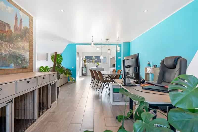 GERENOVEERDE WONING IN DOODLOPENDE STRAAT