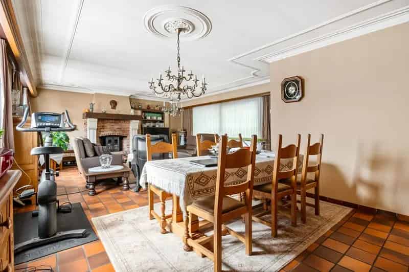 Ruime villa met 4 slpk op TOPlocatie