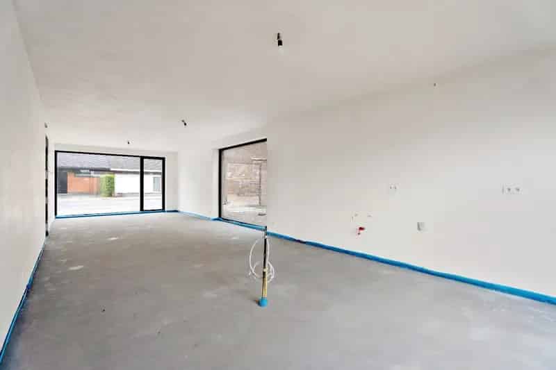 RUIME HALF OPEN NIEUWBOUWWONING MET 4 SLPKS | TUIN | GARAGE