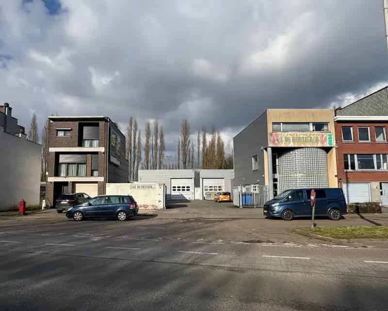 Grote magazijnruimte/atelier met kantoor te koop in Deurne