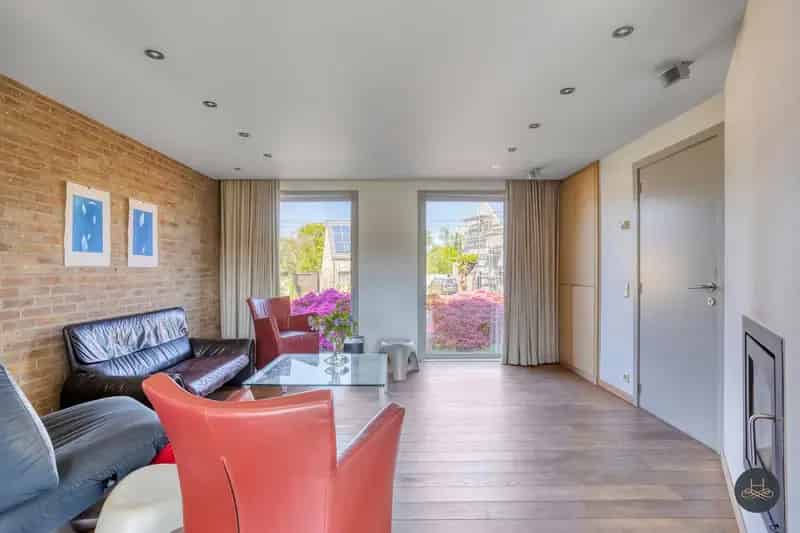 Vrijstaande woning met prachtig aangelegde zuidgerichte tuin