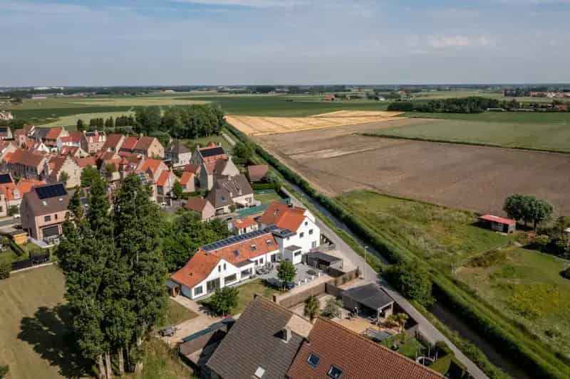 Huis te huur Heist - 330m² met tuin en moderne voorzieningen