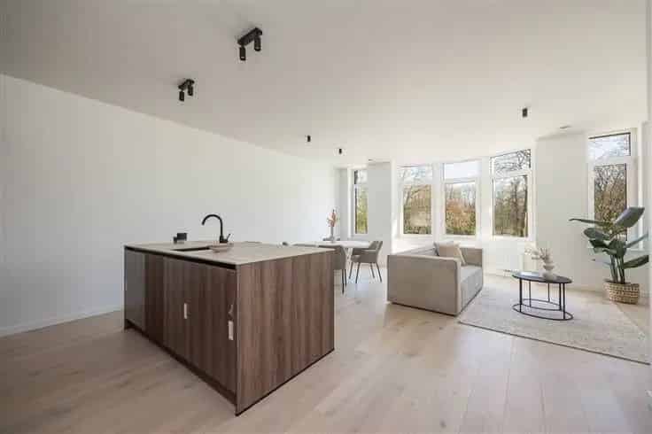 Appartement Te Koop gerenoveerd met terras nabij park