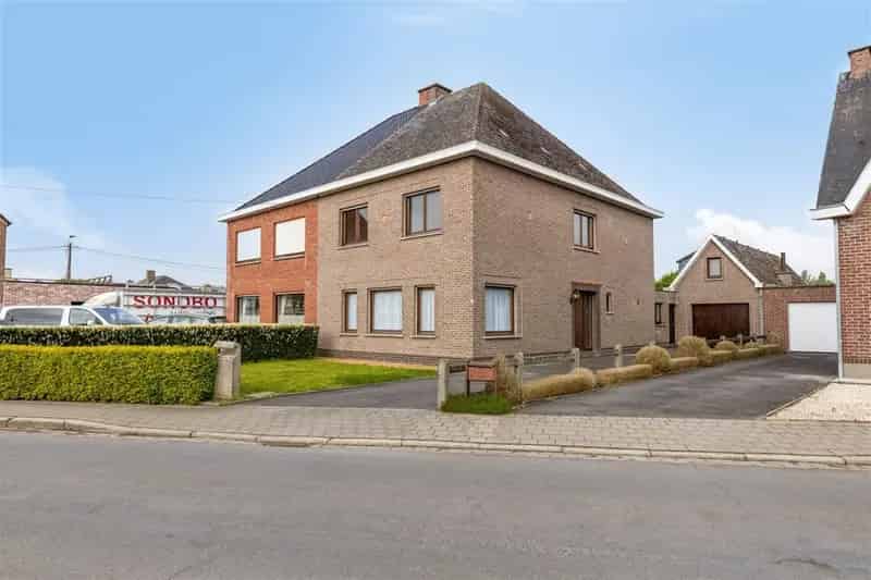 HOB met 3 slpk en grote tuin in rustige straat.