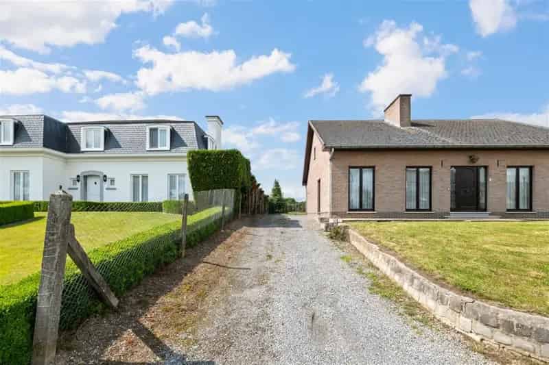 OP TE FRISSEN GELIJKVLOERSE WONING OP EEN PERCEEL VAN 14A53CA IN BRUSTEM