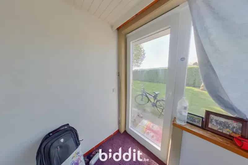 GELIJKVLOERS APPARTEMENT