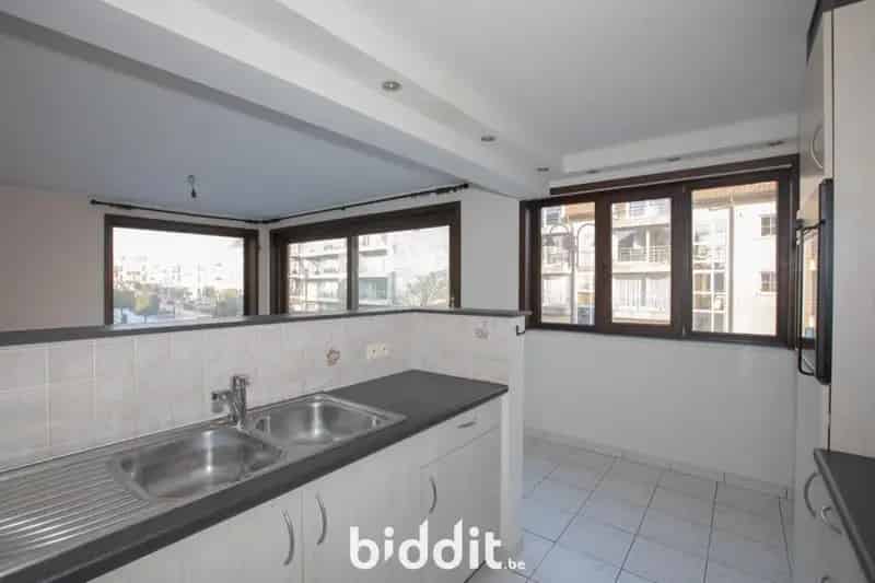 MOOI APPARTEMENT MET RUIM TERRAS EN GARAGE