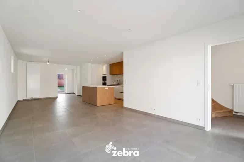 Volledig gerenoveerde woning met drie slaapkamers te Meulebeke!