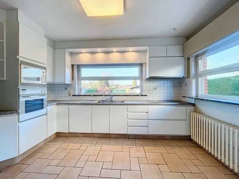 Ruime alleenstaande woning met garage en prachtige tuin op 1604m²