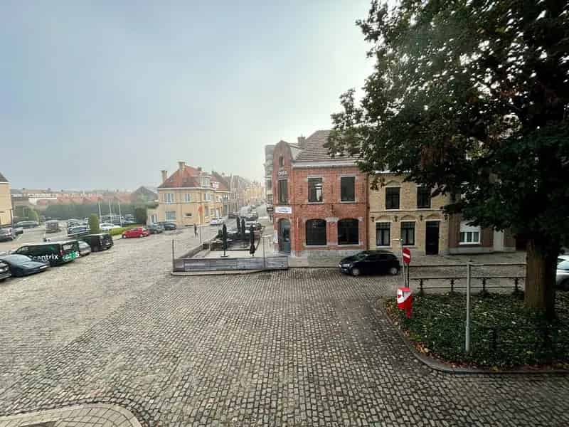 RUIME WONING MET 4 SLPKS, STADSKOER EN GARAGE