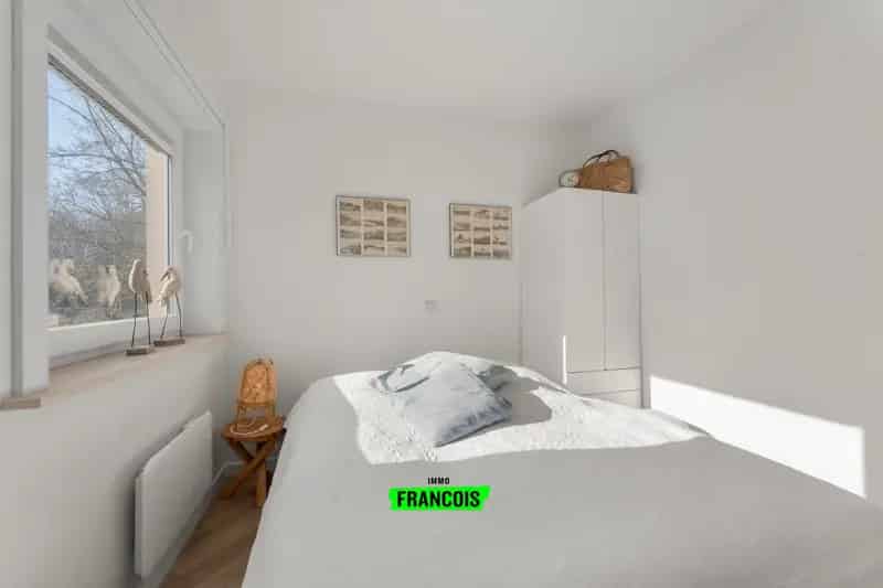 Bemeubeld één slaapkamer appartement te koop in De Haan