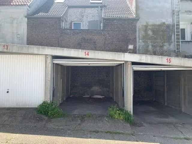 Klassieke afgesloten garagebox nr 14